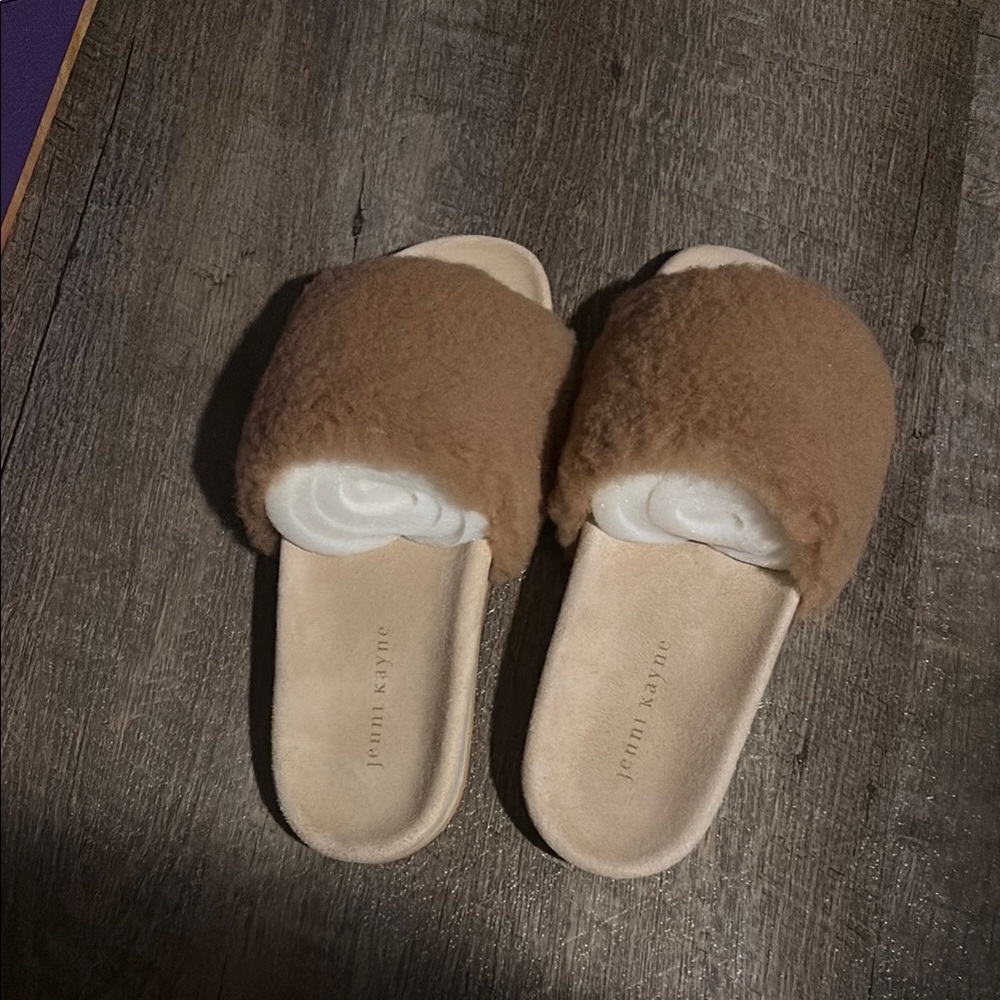 Jenni Kayne Shearling Slides SIZE 39
NIB (new in bag)